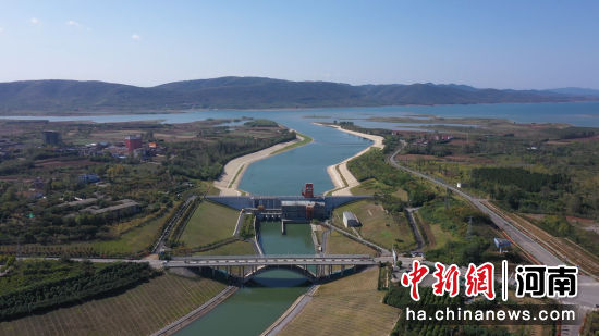 《南水北调中线渠首》杨浩摄 (1) 《南水北调中线渠首》杨浩摄 (1)