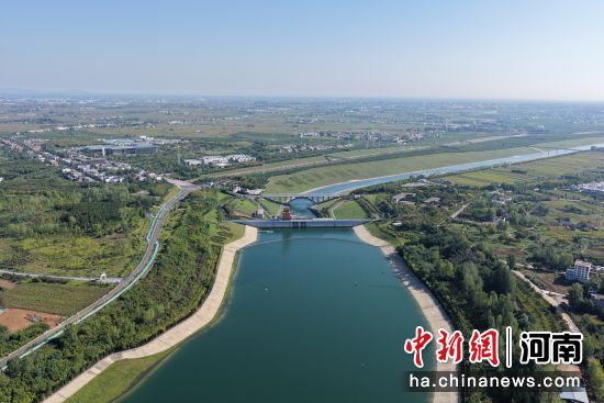 《南水北调中线渠首》邹雄摄 (2) 《南水北调中线渠首》邹雄摄 (2)