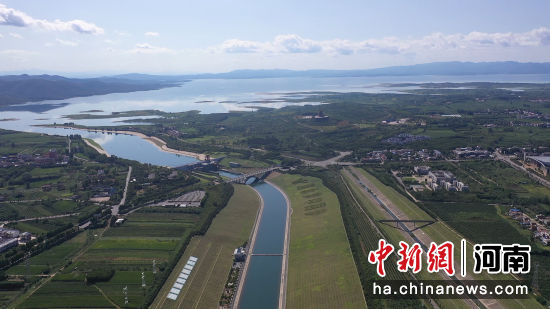 图为航拍镜头里的南水北调中线工程渠首。(无人机照片)杨浩 摄 图为航拍镜头里的南水北调中线工程渠首。(无人机照片)杨浩 摄