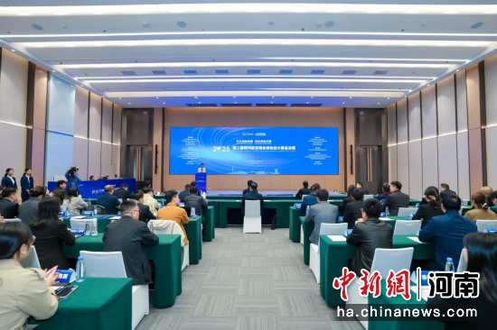 图为郑州航空港全球创业大赛总决赛现场。陈贵洋 摄 图为郑州航空港全球创业大赛总决赛现场。陈贵洋 摄