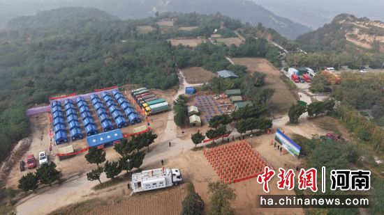 图为国家消防救援局河南机动队伍2025年度野外驻训现场(航拍)。国家消防救援局河南机动队伍供图 图为国家消防救援局河南机动队伍2025年度野外驻训现场(航拍)。国家消防救援局河南机动队伍供图