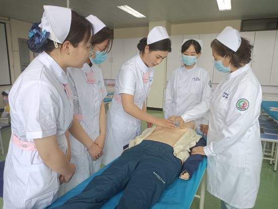 图为教师授课现场。 图为教师授课现场。