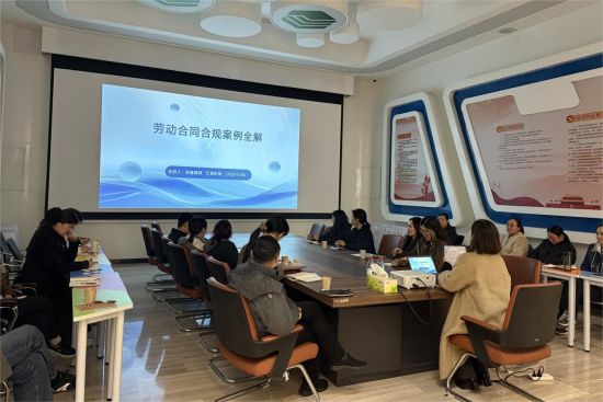 图为讲座现场。 图为讲座现场。