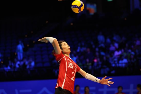在第十五届全国运动会女排赛场,河南女排核心队员朱婷领衔出征。记者 邓放 摄 在第十五届全国运动会女排赛场,河南女排核心队员朱婷领衔出征。记者 邓放 摄