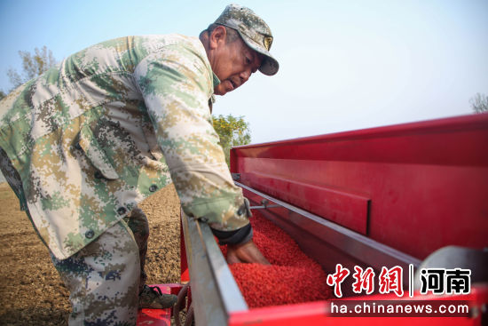 ͼΪũ���ڲ鿴С�����ӡ� ����� ��