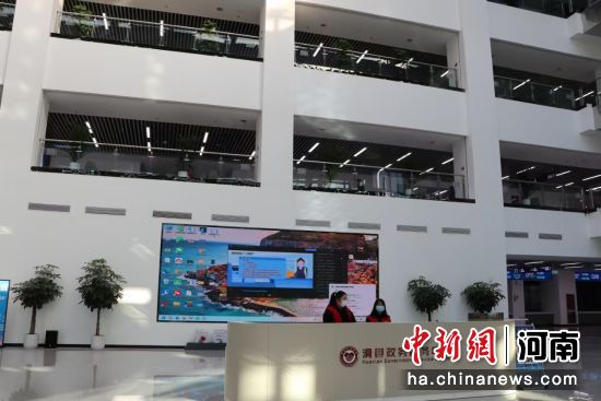 图为滑县政务服务中心。李海珠 摄 图为滑县政务服务中心。李海珠 摄