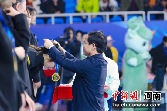 ͼΪ֣����ί����ǣ�����������������ǡ��г�ׯ����Ϊ֣�ݶӶ�Ա�佱������ʡ�����ֹ�ͼ