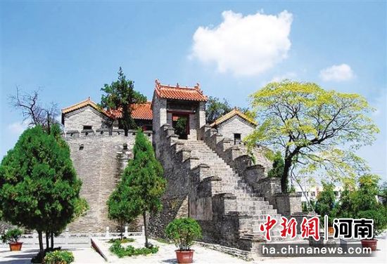 图为老君台全景。 图为老君台全景。