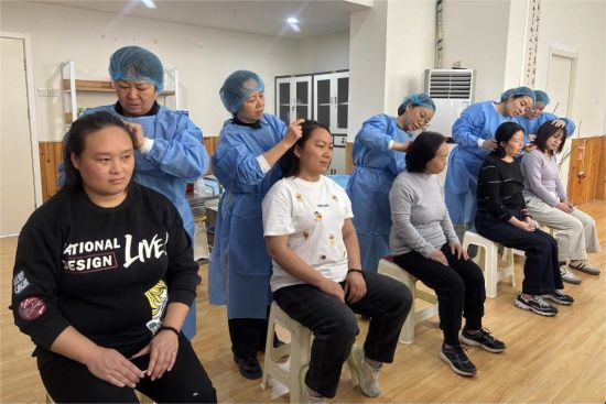 图为比赛现场。 图为比赛现场。