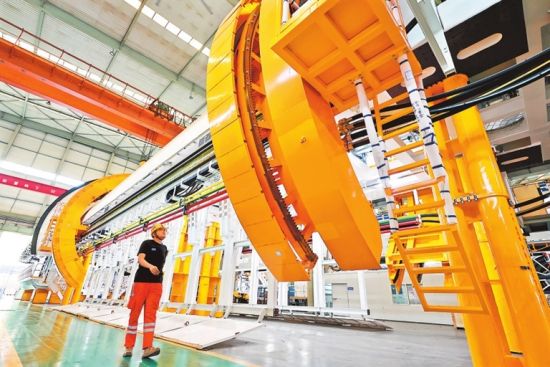 ֣���о�������������װ���������޹�˾�ܹ���װ���䣬һ̨̨�������ڵĴ��Ͷܹ���������װ������ͼƬ������������