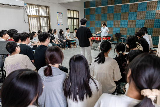 ͼΪ�����տ�ѧ���ڽ����ճ�ѵ���������տ���ͼ