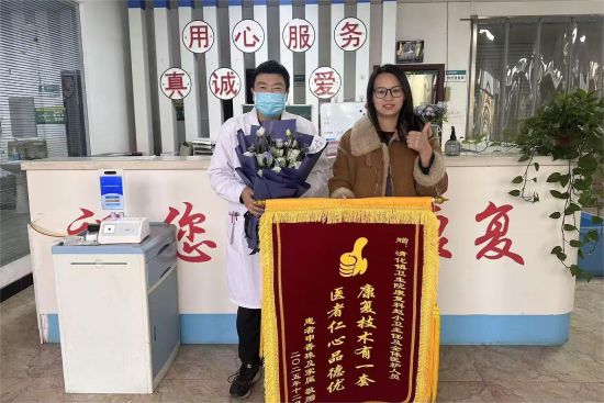 ͼΪ��ŮʿΪ��ҽ�������������޽��졣�廯������Ժ��ͼ