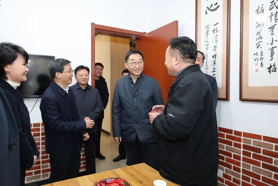 12��30�գ�ʡί�������������л���������·�ֵ��������������л����������������߶�����