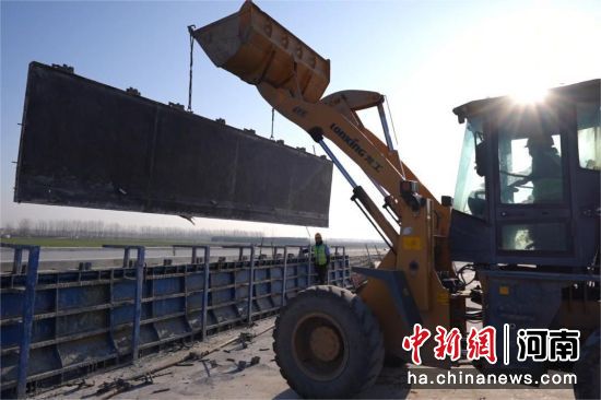 ͼΪ��ƽ���ٶ����Ļ��Ӵ���ʩ���ֳ���