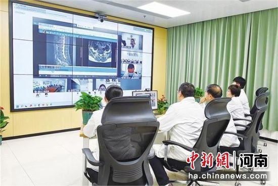 ͼΪҽ��ר���ڽ���Զ�̻��