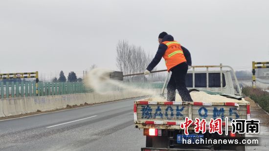 ͼΪ������Ա��������ѩ������Ĳ��������ί��������ͼ