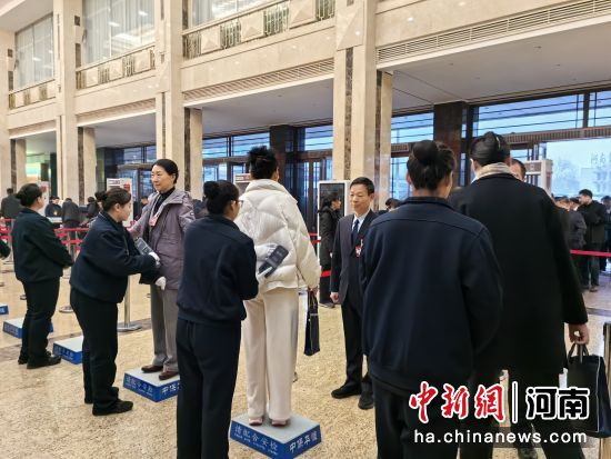 ͼΪίԱ�ڽ��ܰ��졣���� ���� ��