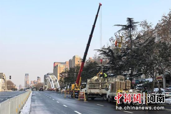 ͼΪ������Ա�ڶԵ�·���������������졣�����г��й����ֹ�ͼ