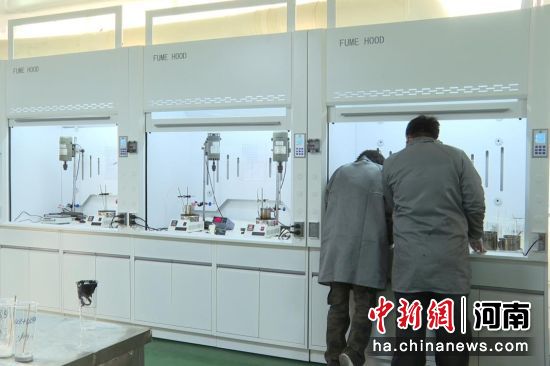 ͼΪ������Ա�ڵ��Բ�Ʒ�䷽��