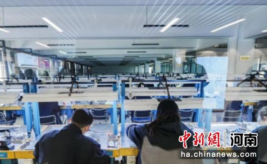 ͼΪ��ĥ���䡣�ܷ���ҵ��ͼ