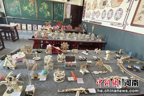 ͼΪѧ�������Ĳ����ֹ���Ʒ�����Сѧ��ͼ