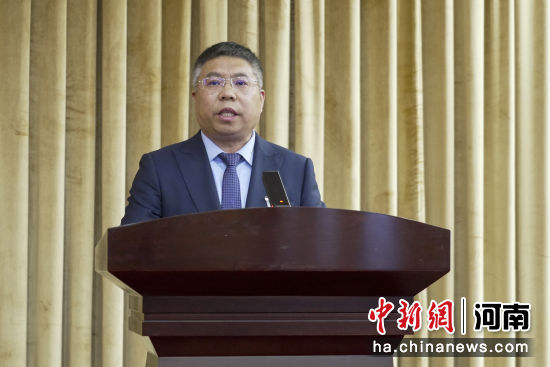 ͼΪ¬�����ں���ʡ�ǹ����ƾ�����ʿ�����й���ɫ���������ҵ�����߱��ô���Ϸ��ԡ���� ��