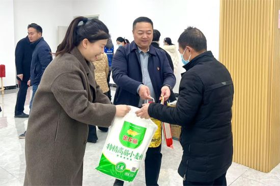 ͼΪ��ֳ������췽��ͼ