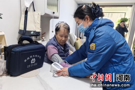 ͼΪ��ҽ����Ϊ������Ѫѹ��⡣