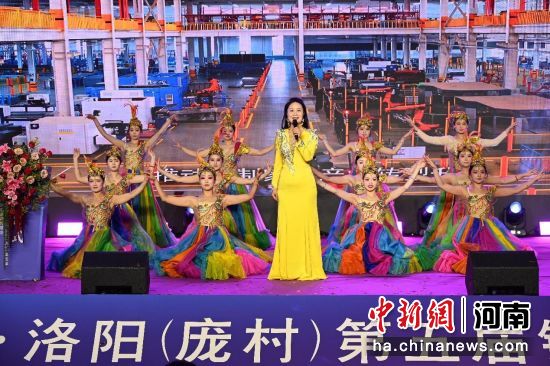 ͼΪ��Ļʽ�ֳ������췽��ͼ