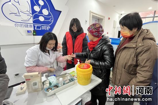 图为义诊活动现场。 王鑫 摄 图为义诊活动现场。 王鑫 摄