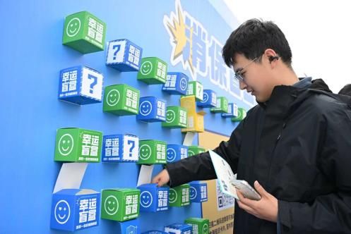 图为学生参与金融知识互动。工行河南省分行供图 图为学生参与金融知识互动。工行河南省分行供图