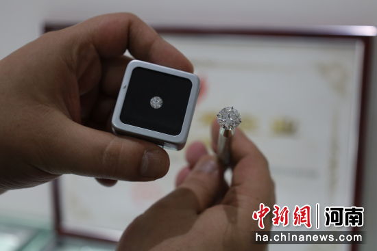 ͼΪ�Ѿ���ĥ�õ���ʯ��