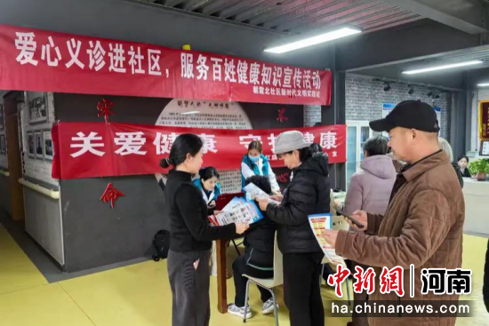 图为朝霞北社区义诊活动现场。任苗苗 摄 图为朝霞北社区义诊活动现场。任苗苗 摄