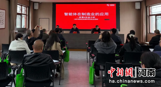 图为专题辅导现场。 杨杰 摄 图为专题辅导现场。 杨杰 摄