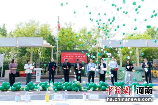 图为启动仪式现场。 图为启动仪式现场。