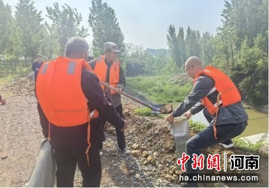 图为演练现场。温雅洁 摄 图为演练现场。温雅洁 摄