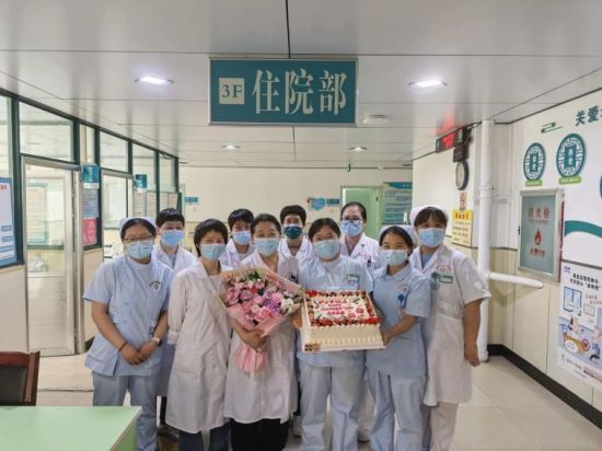 图为慰问现场。 图为慰问现场。