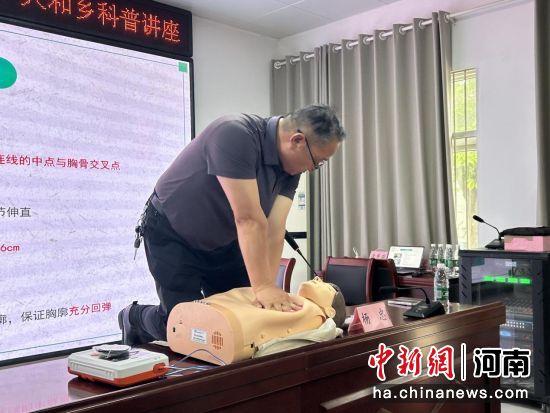 图为西平县人和乡“意外伤害的预防与救助”科普讲座现场。姚亚奇 摄 图为西平县人和乡“意外伤害的预防与救助”科普讲座现场。姚亚奇 摄