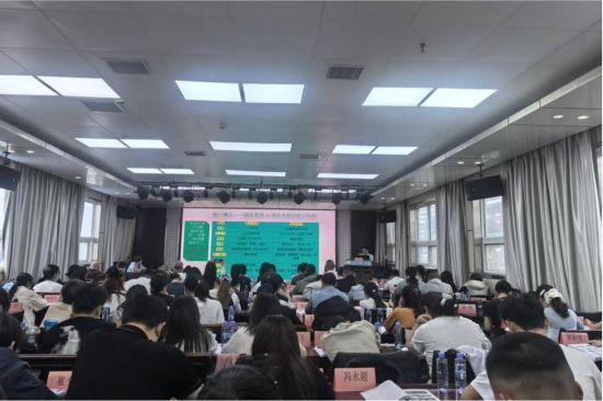 图为培训现场。 图为培训现场。