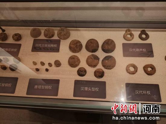 图为现场展览的展品。 图为现场展览的展品。
