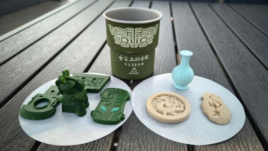 这是河南博物院的考古盲盒蛋糕。新华社发 这是河南博物院的考古盲盒蛋糕。新华社发
