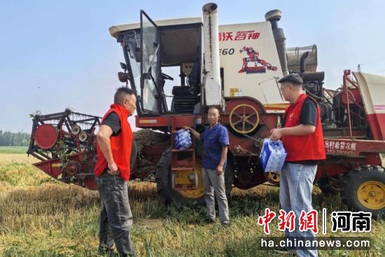 图为“夏日送清凉”活动现场。李梦源 摄 图为“夏日送清凉”活动现场。李梦源 摄