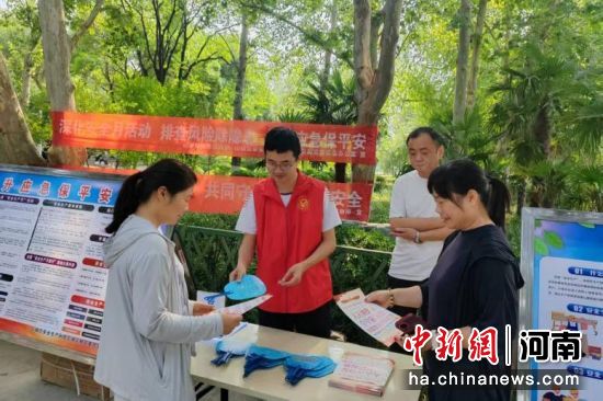 图为活动现场。李甲 摄 图为活动现场。李甲 摄