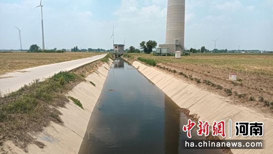 图为官庄乡幸福干渠。 图为官庄乡幸福干渠。