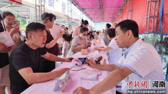 图为义诊现场。连晨宇 摄 图为义诊现场。连晨宇 摄
