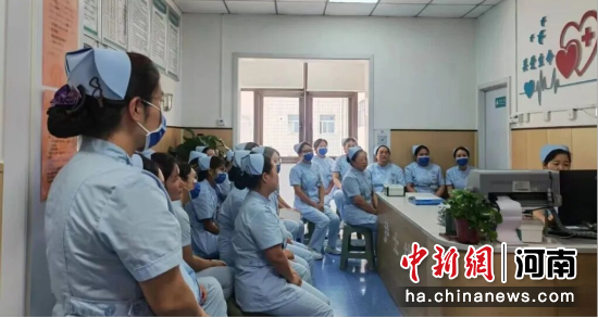 图为培训现场。 图为培训现场。