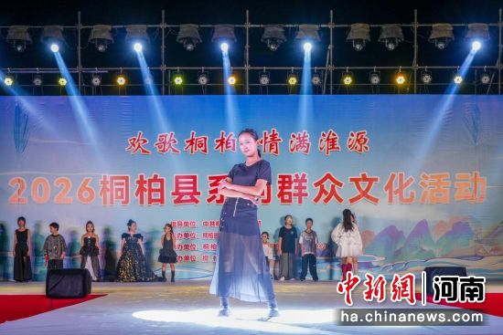 图为个人秀《童韵风尚》。王彬 摄 图为个人秀《童韵风尚》。王彬 摄