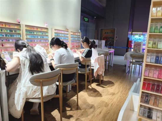 郑州奥斯卡曼哈顿影城打造的拼豆工坊。 郑州奥斯卡曼哈顿影城打造的拼豆工坊。