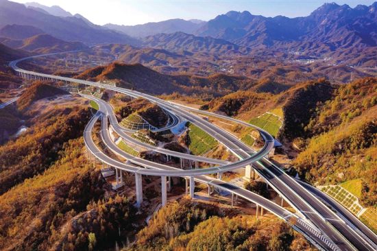 河南郑西高速公路尧栾段。 河南郑西高速公路尧栾段。