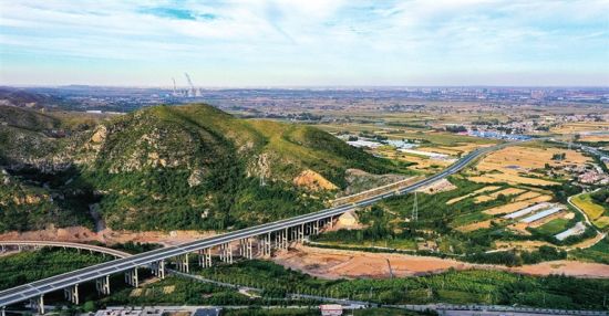 河南鹤壁—辉县高速公路。 河南鹤壁—辉县高速公路。
